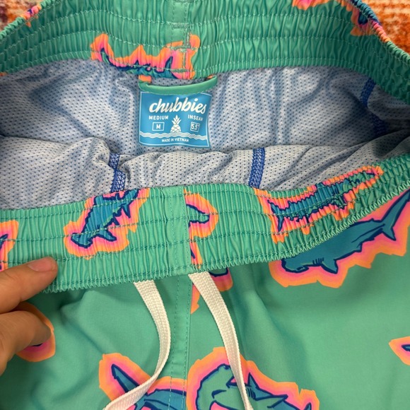 Chubbies Mens Teal Neon Hammerhead Shark Print 5.5 Inch Inseam Swim Trunks Med - Picture 2 of 3